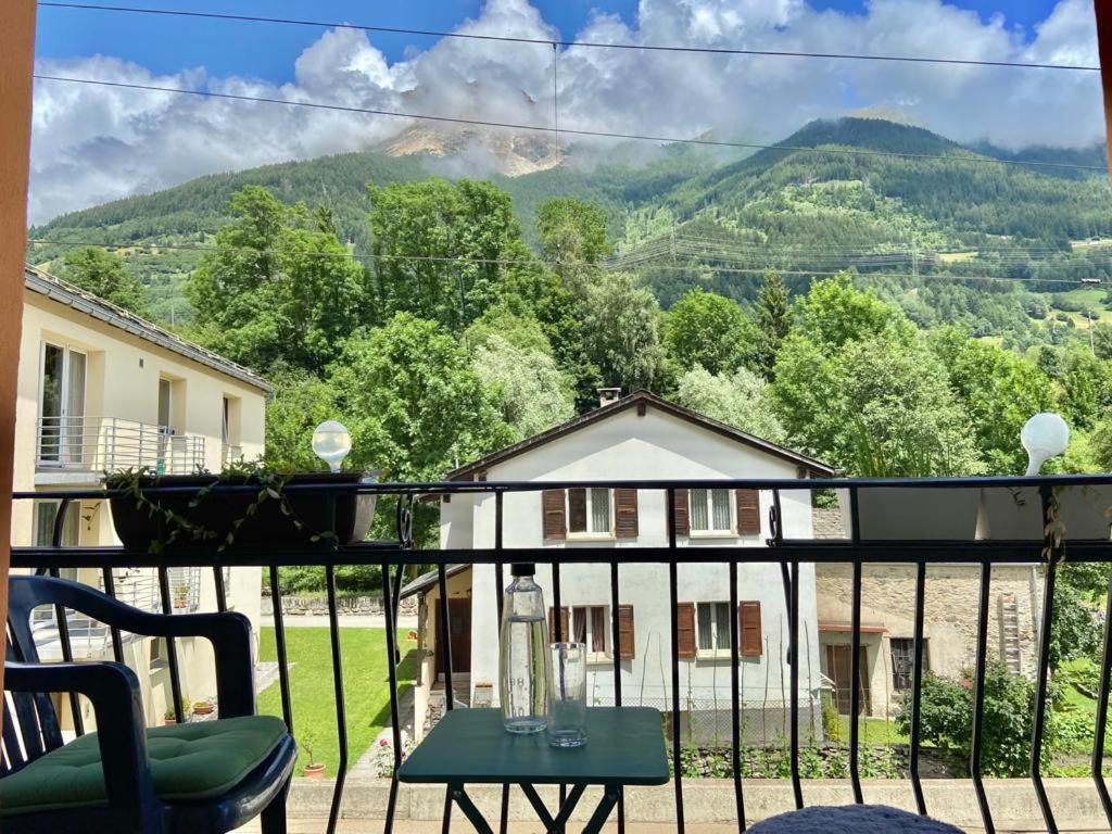Bed and Breakfast Chasa Sassalbo Poschiavo Exterior foto
