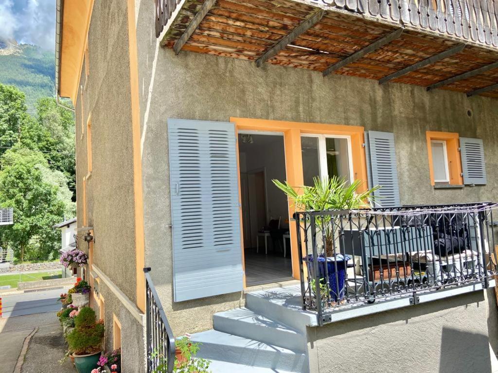 Bed and Breakfast Chasa Sassalbo Poschiavo Exterior foto